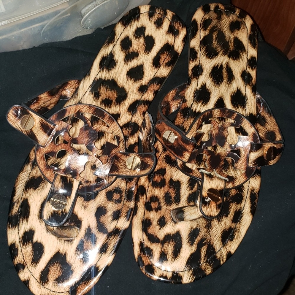 Leopard flipflops